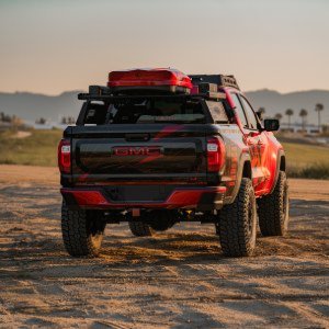 Pack up and hit the road in style with our sleek Black Horse Off Road roof box!