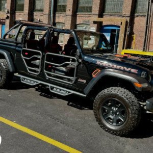 Unstoppable power meets iconic style! The CLASSIC Roll Bar with 40" LED Light Bar turns your Jeep Gladiator into an off-road beast.