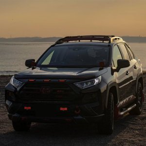 Can you spot the Black Horse Off Road 3-inch Side Steps on this sleek Toyota RAV4? They’re subtle yet striking! 👀🔥