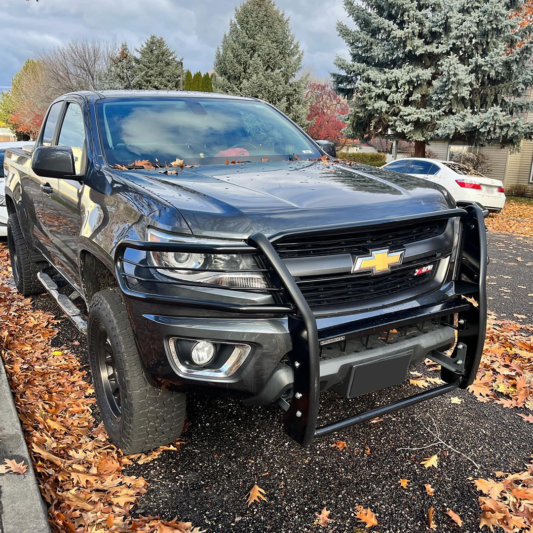Front-end finesse! The Grille Guard on Chevrolet Colorado speaks volumes – tough, stylish, and ready for action. 🔧🌟