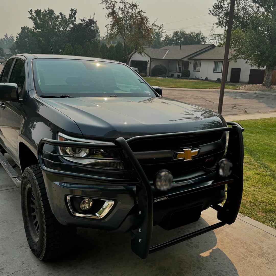 Shield your Colorado in style with the ultimate Grille Guard protection! 💪